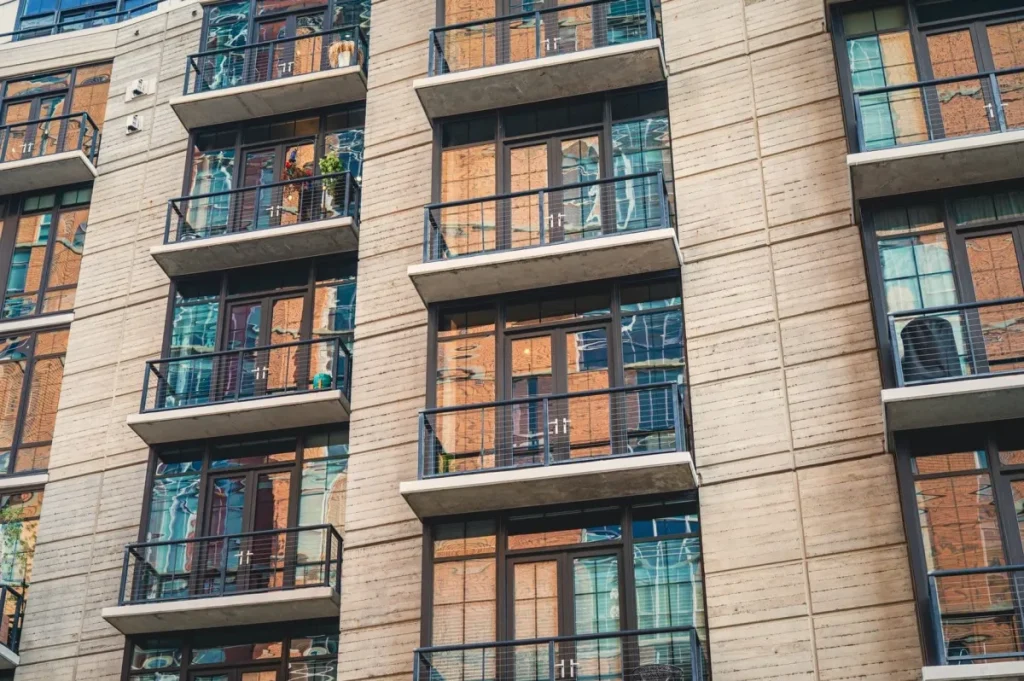 Apartamentele ANAF pot fi reduse cu 50% - dar ce trebuie verificat?