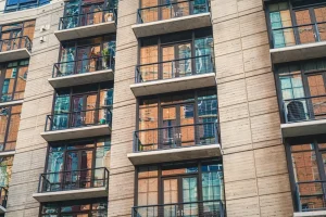 Apartamentele ANAF pot fi reduse cu 50% - dar ce trebuie verificat?