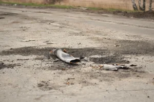 Arabia Saudită acuză Houthi pentru atacuri cumplite la aeroportul din Riad