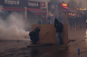 Autoritățile blochează trasee de proteste în centrul capitalei