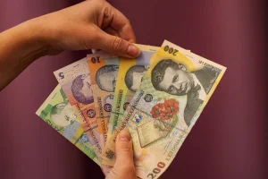 Burse sociale de 925 lei/lună pentru studenți din medii dezavantajate