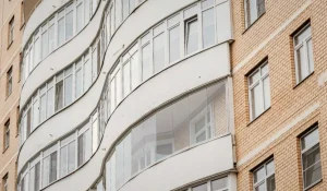 Decizia care afectează proprietarii: balconul închis fără autorizație