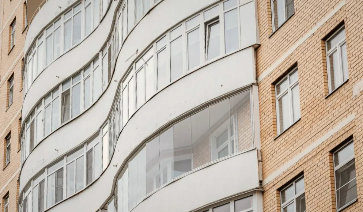 Decizia care afectează proprietarii: balconul închis fără autorizație
