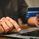 ING și Banca Transilvania schimbă regulile plăților: ce se întâmplă cu clienții tăi?