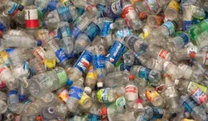 Un miliard de euro plătiți de români pentru plasticul nereciclat