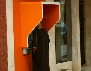 Zece bănci contestă amenzi de 3,7 miliarde lei, potrivit surselor